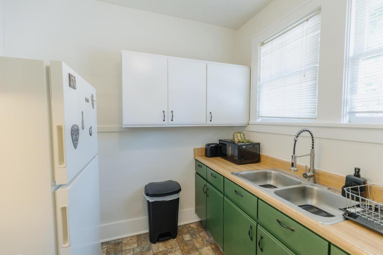 הוילה Historic Revival King Bed Midtown Memphis 70 Fast Wifi Free Parking Yes Pets מראה חיצוני תמונה