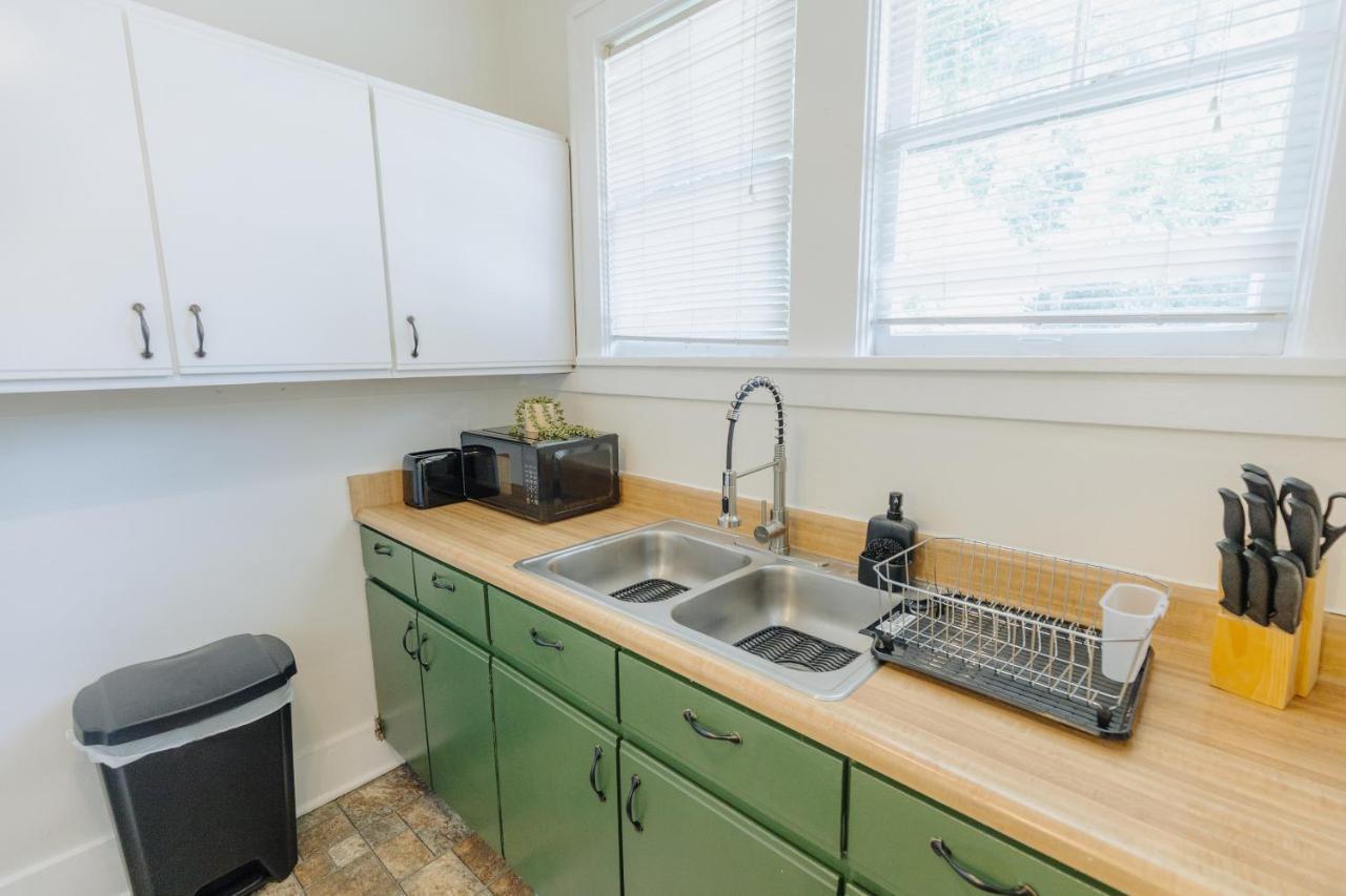 הוילה Historic Revival King Bed Midtown Memphis 70 Fast Wifi Free Parking Yes Pets מראה חיצוני תמונה