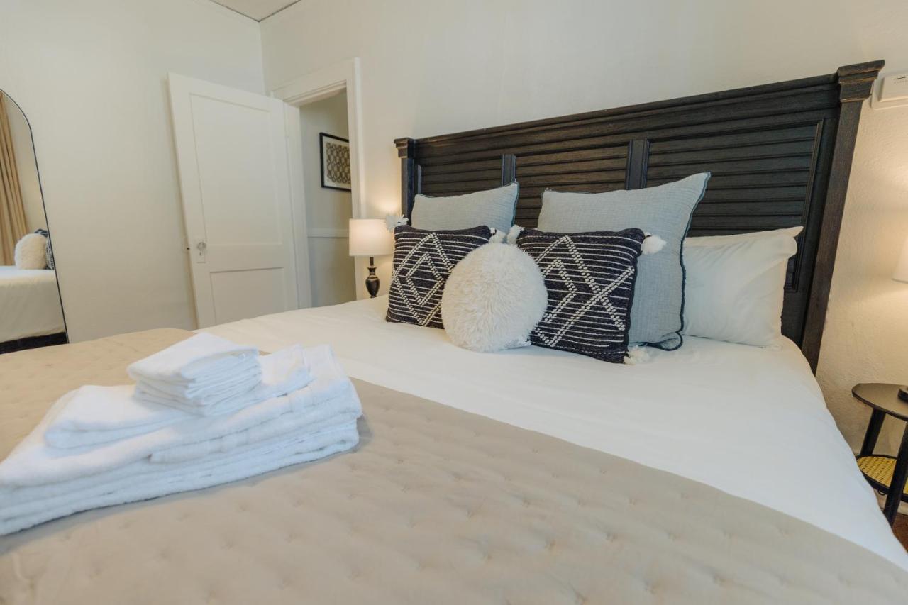 הוילה Historic Revival King Bed Midtown Memphis 70 Fast Wifi Free Parking Yes Pets מראה חיצוני תמונה